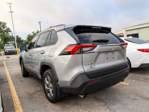Used 2022 Toyota RAV4 XLE w/ Convenience Package FWD image 25
