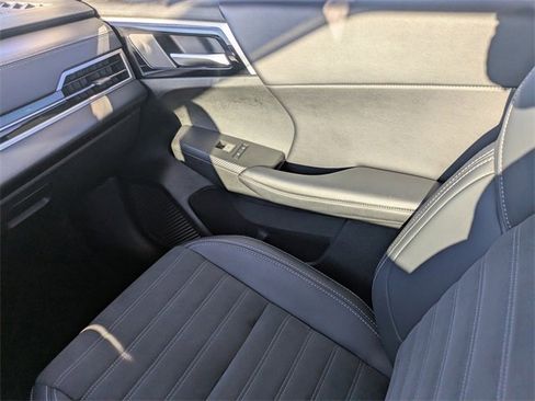 Used 2024 Mitsubishi Outlander SE image 17