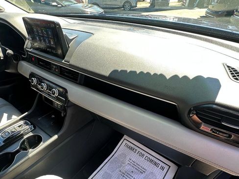 Used 2025 Honda Pilot Touring image 12