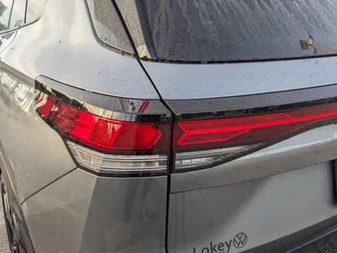 New 2026 Volkswagen Tiguan SE R-Line image 13