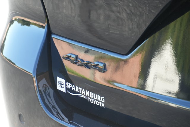 Used 2024 Jeep Grand Cherokee Altitude AWD/4WD image 7