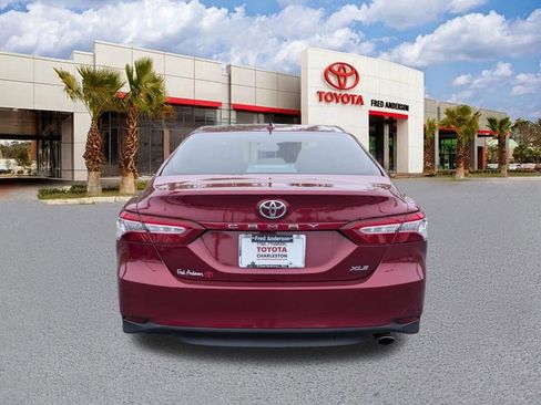 Used 2019 Toyota Camry XLE image 6