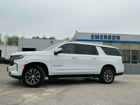 Used 2024 Chevrolet Suburban LT w/ Luxury Package AWD/4WD image 5
