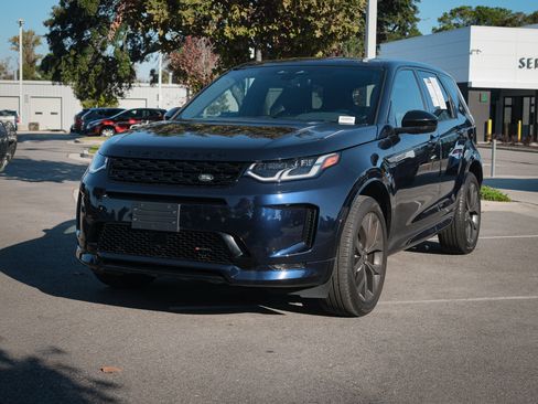 Used 2023 Land Rover Discovery Sport SE R-Dynamic image 5