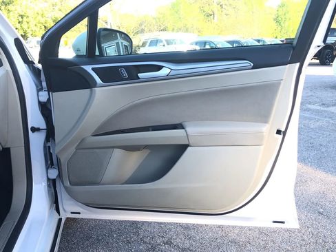 Used 2020 Ford Fusion SE image 13