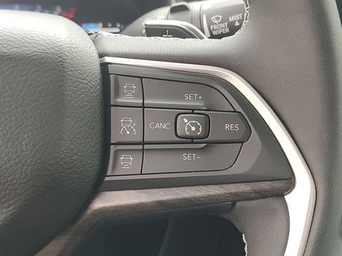 Certified 2023 Jeep Grand Cherokee Limited w/ Black Appearance Package AWD/4WD image 19