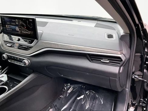 Used 2024 Nissan Altima 2.5 SV w/ SV Premium Package image 18