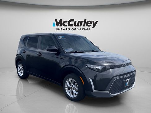 Used 2024 Kia Soul LX w/ Option Group 015 FWD image 3