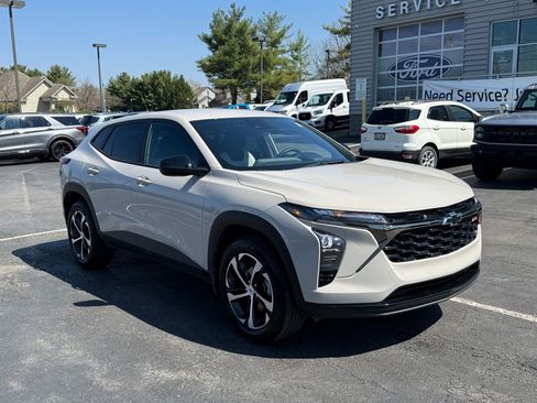 Used 2026 Chevrolet Trax RS image 15