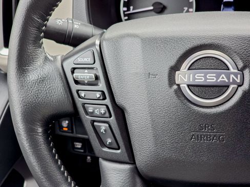 Used 2025 Nissan Frontier SV w/ SV Convenience Package RWD image 34