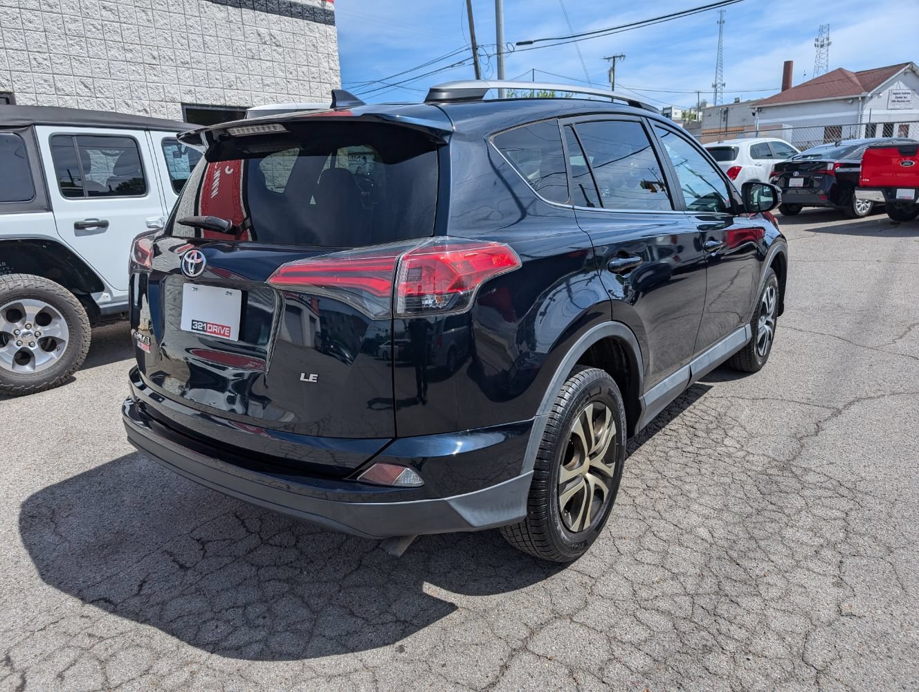 Used 2017 Toyota RAV4 LE FWD image 6