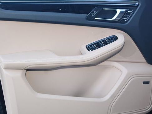 New 2026 Porsche Macan Base image 21