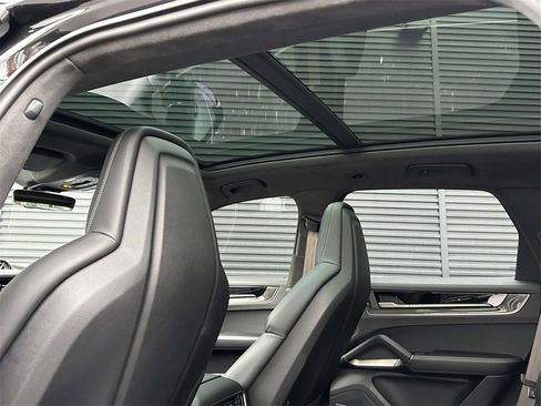 Used 2025 Porsche Cayenne Turbo image 17