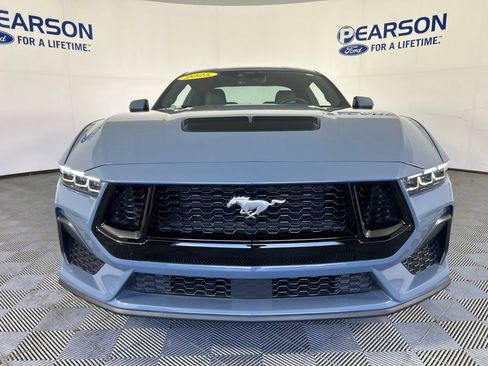 Used 2025 Ford Mustang GT Premium RWD image 3