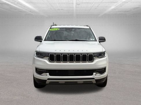 Used 2024 Jeep Wagoneer L Series II w/ Flexible Seating Group AWD/4WD image 9