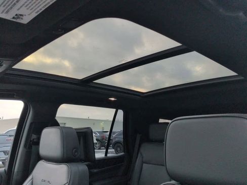 Used 2023 GMC Yukon Denali w/ Denali Reserve Package image 19