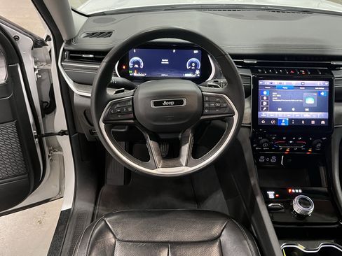 Used 2023 Jeep Grand Cherokee Limited w/ Luxury Tech Group II AWD/4WD image 12