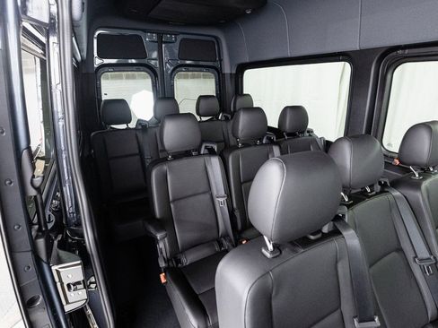 Used 2025 Mercedes-Benz Sprinter 2500 image 27