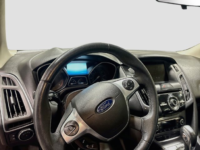 Used 2014 Ford Focus Titanium FWD image 11