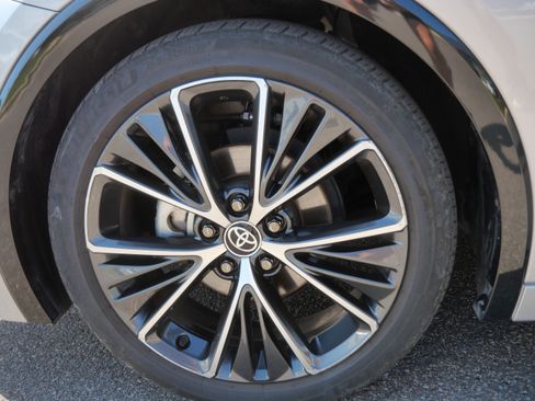 Certified 2025 Toyota Prius XLE FWD image 16