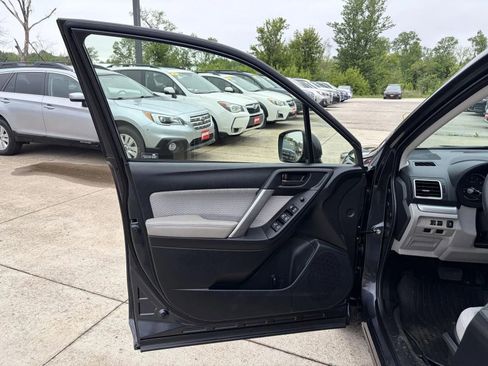 Used 2018 Subaru Forester 2.5i w/ Alloy Wheel Package AWD/4WD image 10