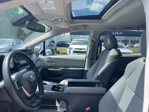 Used 2021 Toyota Sienna XLE w/ XLE Plus Package AWD/4WD image 13