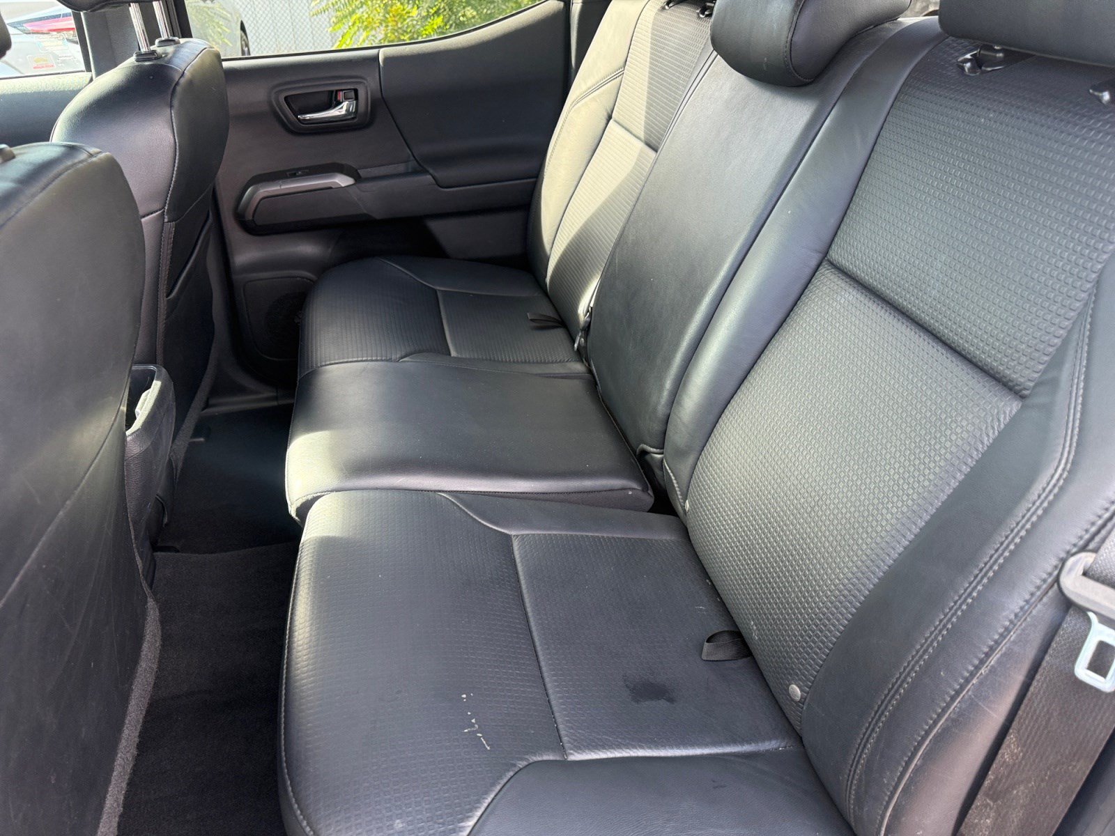 Used 2018 Toyota Tacoma TRD Sport AWD/4WD image 17