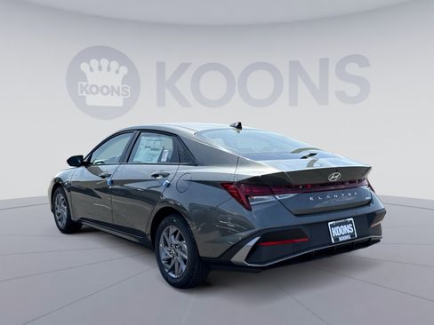 New 2026 Hyundai Elantra Hybrid FWD image 4