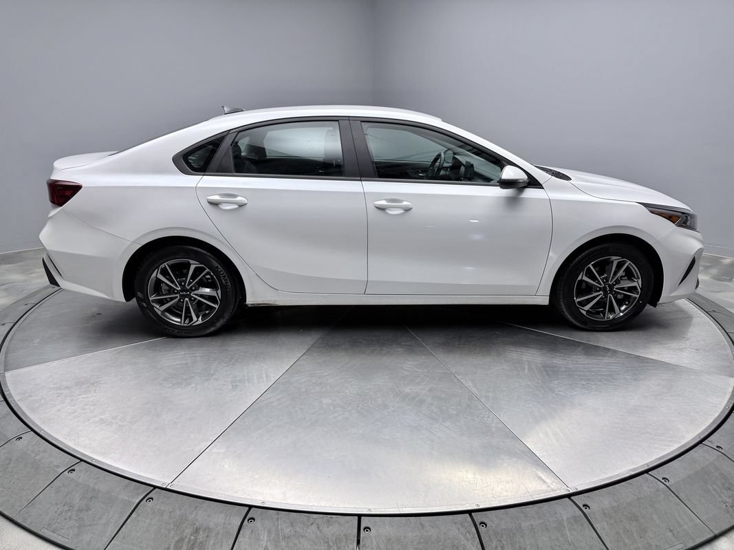 Used 2023 Kia Forte LXS w/ LXS Technology Package FWD image 4