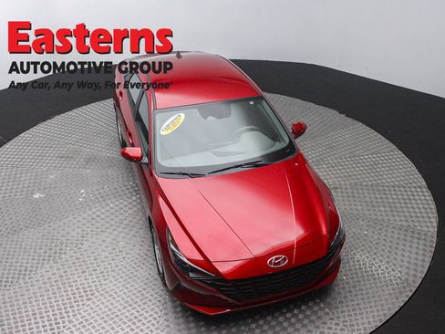 Used 2023 Hyundai Elantra SE w/ Cargo Package FWD image 3