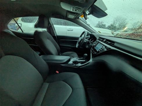 Used 2019 Toyota Camry LE image 10