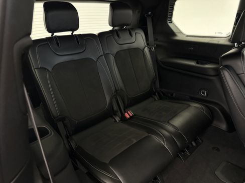 Used 2023 Jeep Grand Cherokee L Laredo image 23