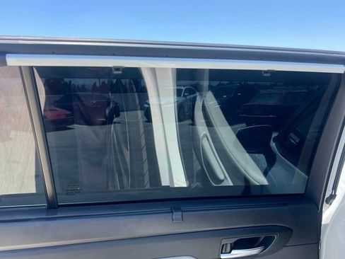 Used 2020 Toyota Highlander XLE FWD image 45
