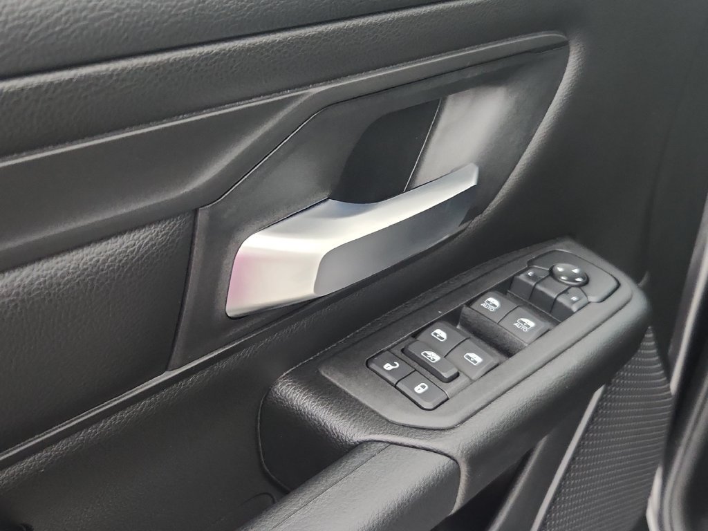New 2026 RAM 1500 Express AWD/4WD image 21
