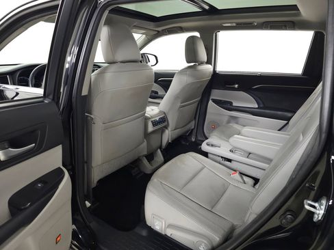 Used 2016 Toyota Highlander Limited Platinum AWD/4WD image 31