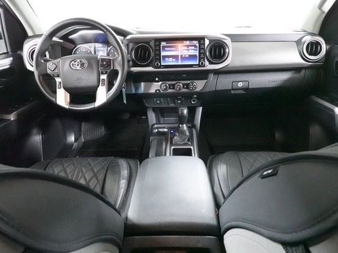 Used 2020 Toyota Tacoma SR5 RWD image 10