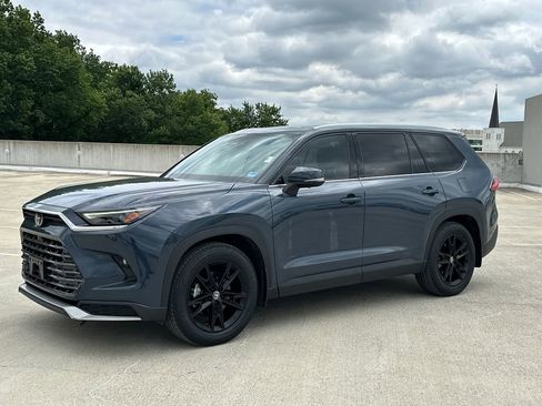 Used 2024 Toyota Grand Highlander AWD Hybrid image 2