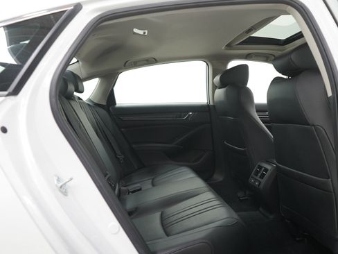 Used 2022 Honda Accord Touring image 11