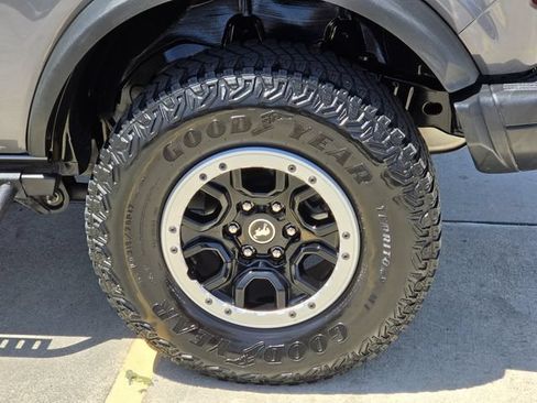 Used 2023 Ford Bronco Black Diamond w/ Sasquatch Package AWD/4WD image 8