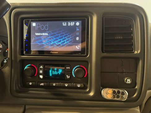 Used 2005 Chevrolet Tahoe Z71 w/ Preferred Equipment Group AWD/4WD image 15