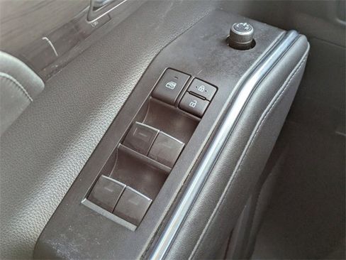 Used 2022 Toyota Highlander Limited image 28