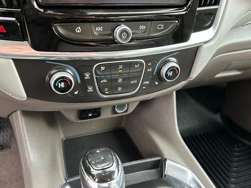 Used 2018 Chevrolet Traverse LT image 31