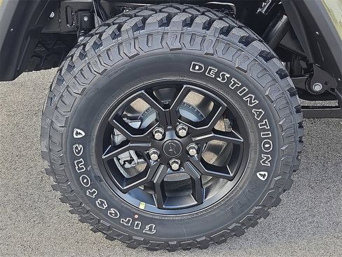 New 2025 Jeep Gladiator High Tide image 7