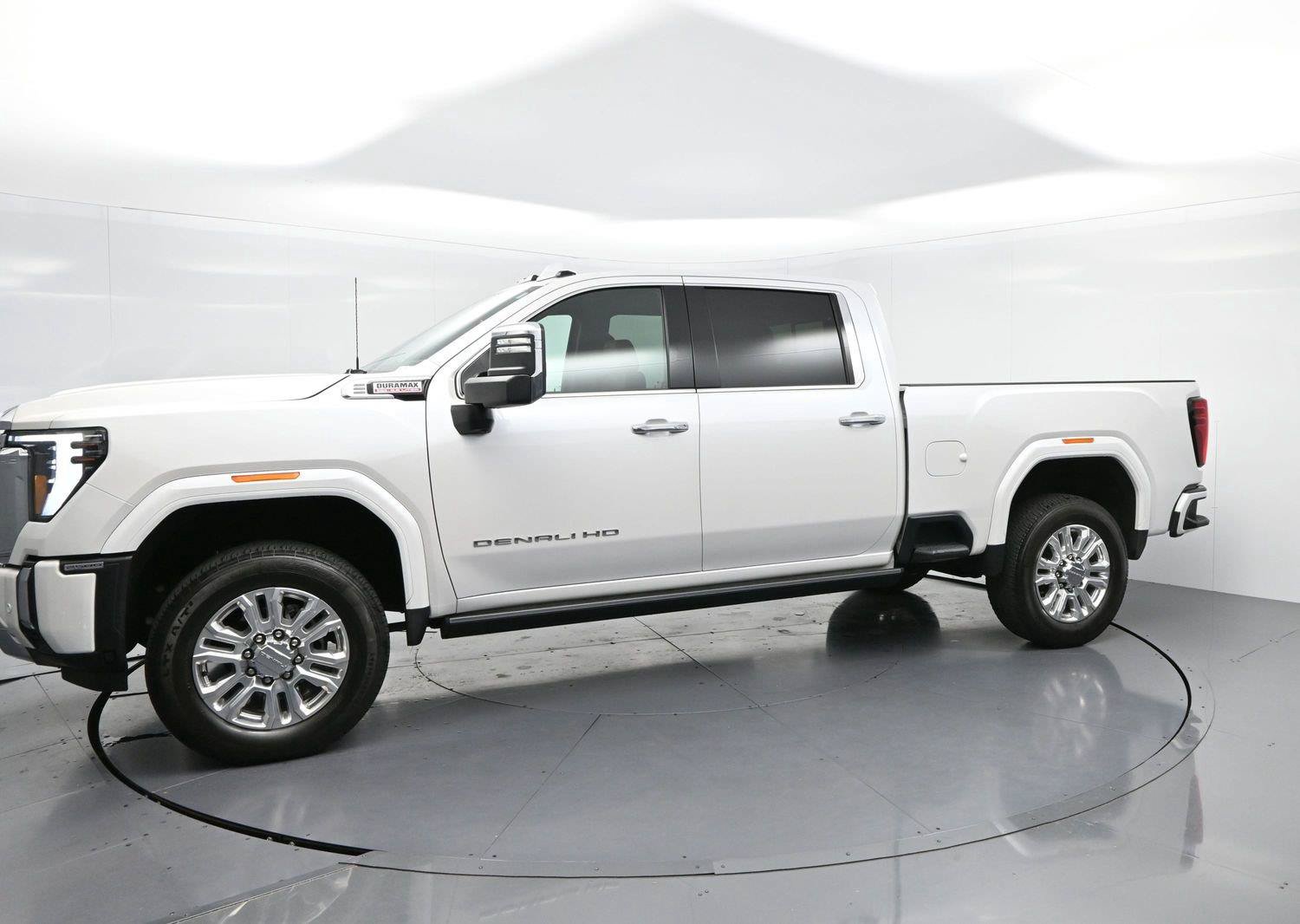 Used 2025 GMC Sierra 2500 Denali w/ Denali Reserve Package AWD/4WD image 4
