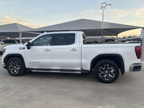 Certified 2024 GMC Sierra 1500 SLT image 6