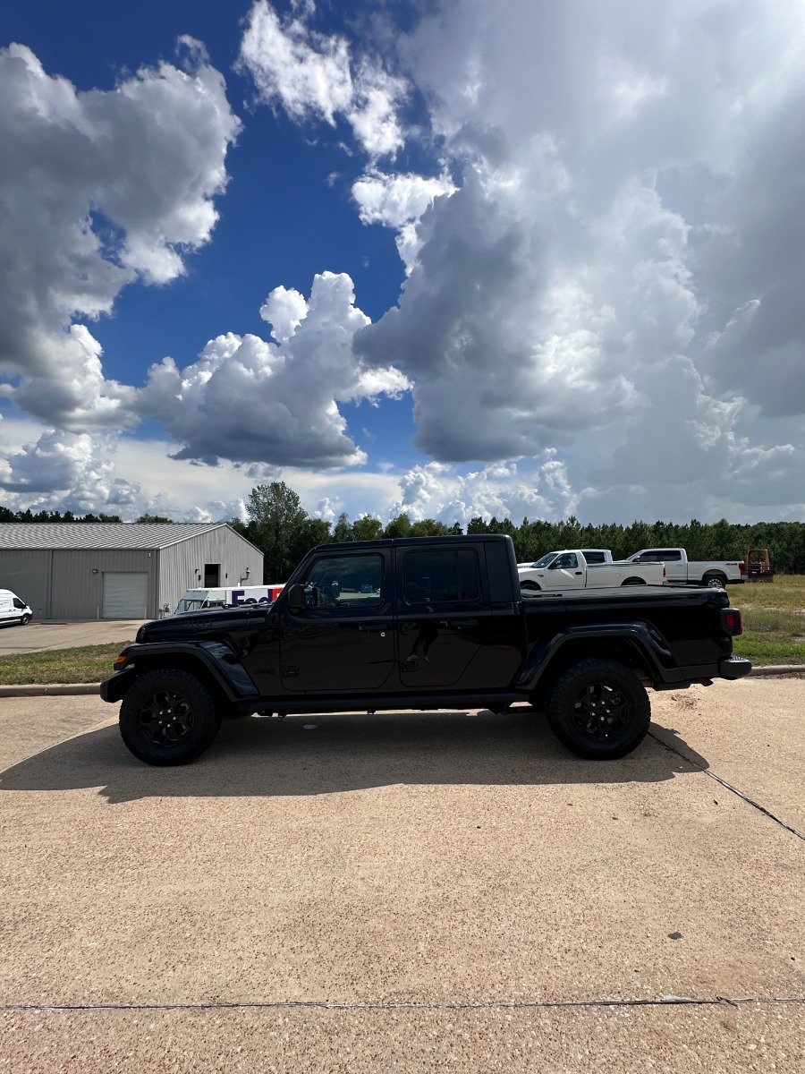 Used 2021 Jeep Gladiator Sport AWD/4WD image 2