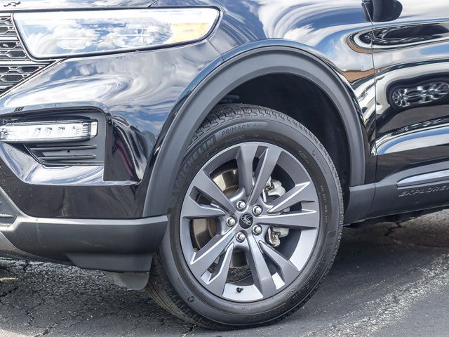Certified 2023 Ford Explorer XLT w/ Equipment Group 202A AWD/4WD image 3