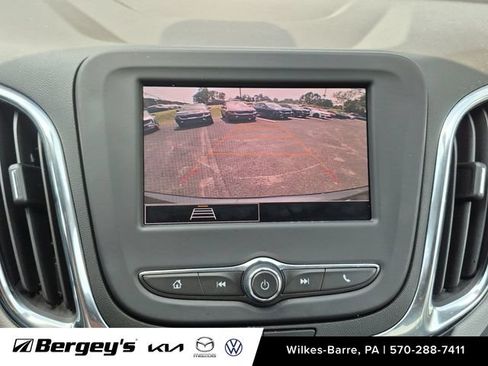 Used 2022 Chevrolet Equinox LS w/ LS Convenience Package AWD/4WD image 18