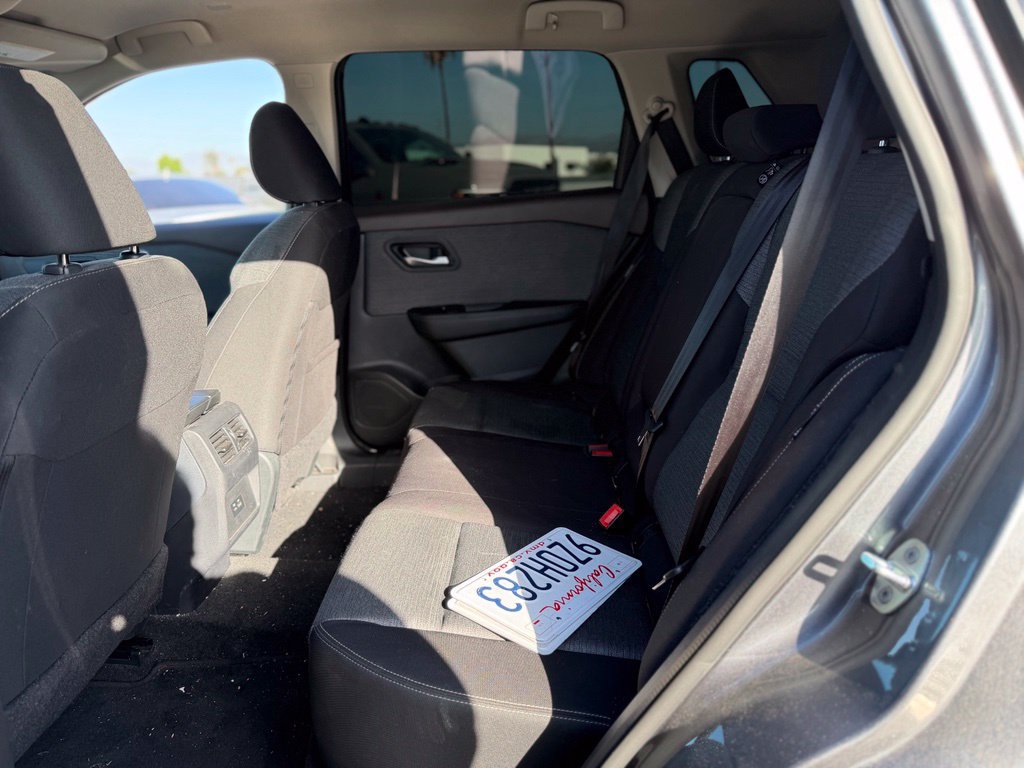 Used 2023 Nissan Rogue SV FWD image 4
