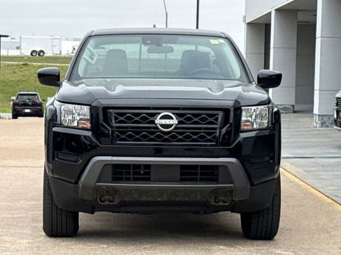 Used 2024 Nissan Frontier SV image 3